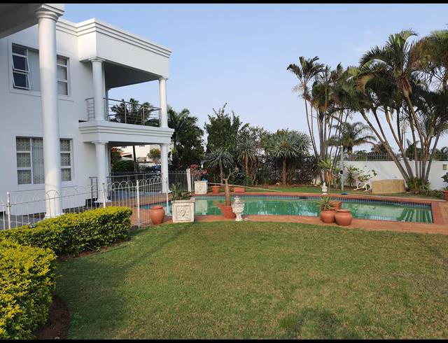 8 BEDROOM HOUSE FOR SALE IN LA LUCIA